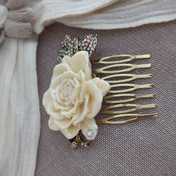 RHINESTONE & ROSE HAIR COMB - Picture 7 of 9
